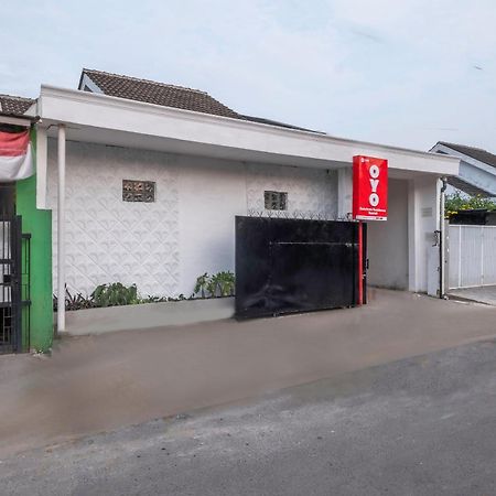 Oyo Life 2391 Baladewa Residence Syariah Karawang Esterno foto