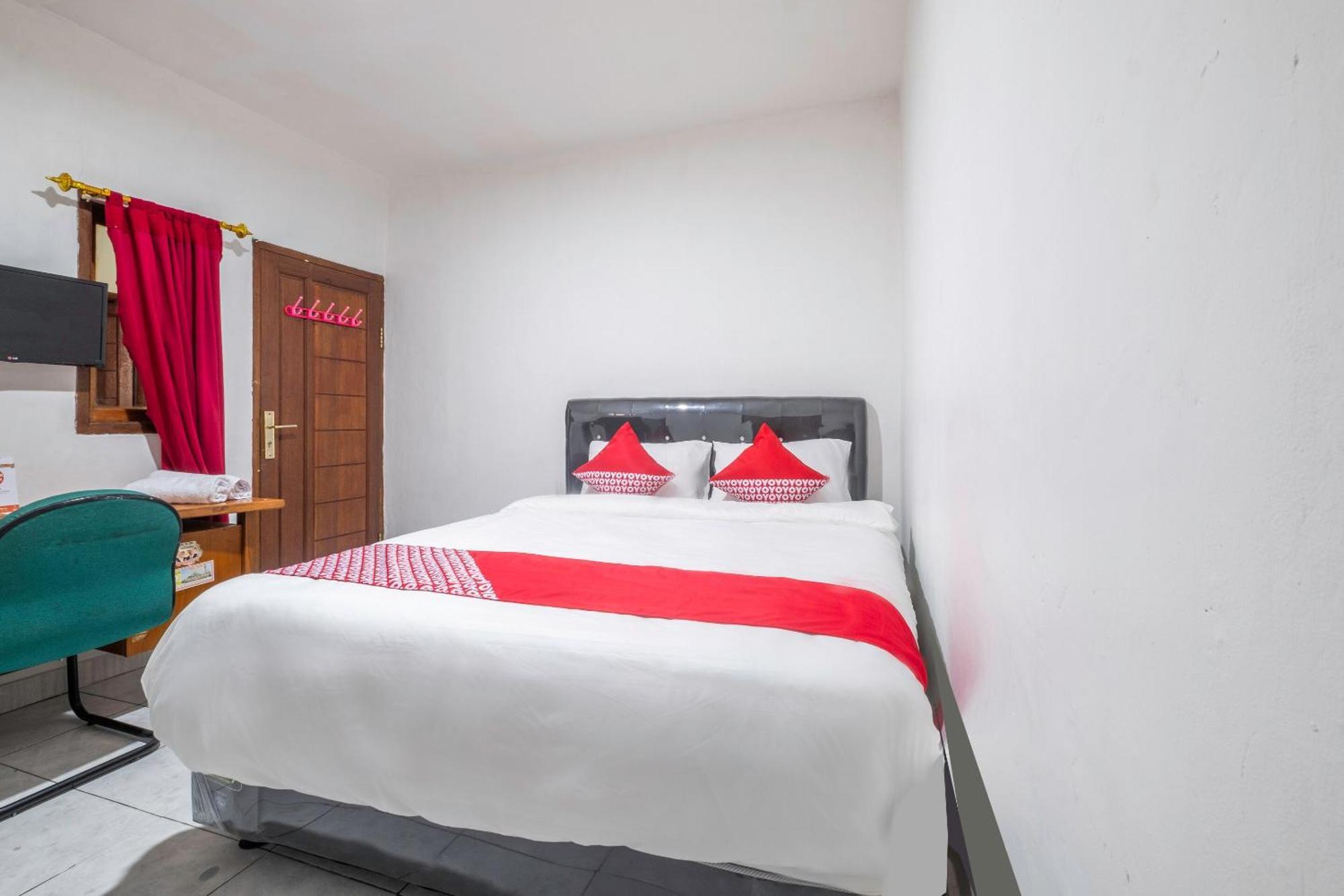 Oyo Life 2391 Baladewa Residence Syariah Karawang Esterno foto
