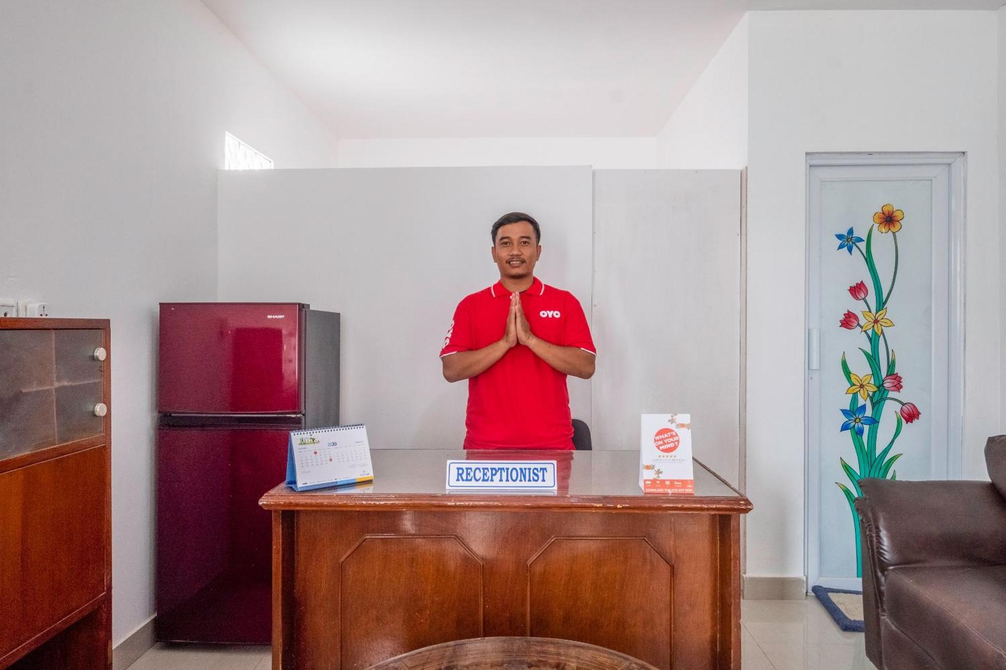 Oyo Life 2391 Baladewa Residence Syariah Karawang Esterno foto